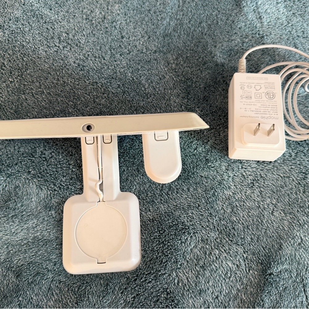 3-in-1‎ wireless stand for MagSafe Charger Used - Picture 6 of 7